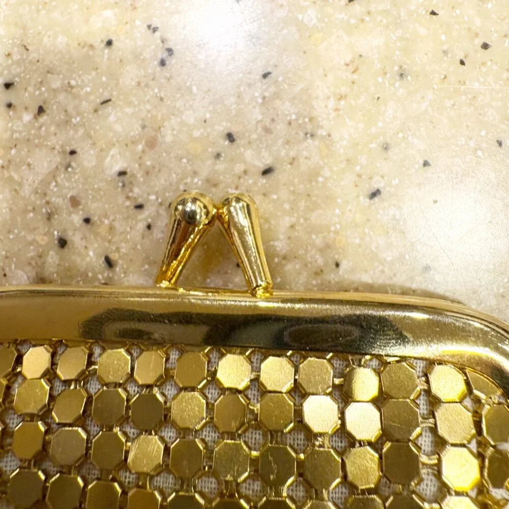 Vintage 1960s Whiting & Davis Gold Mesh Kisslock Case Wallet - Picture 3 of 3
